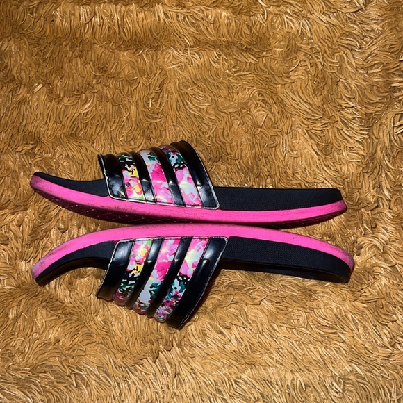 Adidas Adilette Women’s slides black with floral - Picture 4 of 7